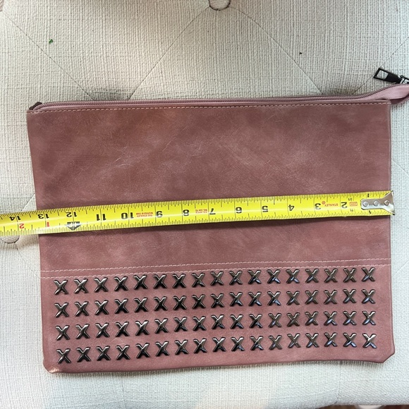 “Criss Cross” Oversized Clutch/ Laptop Case. NWOT - Picture 2 of 7